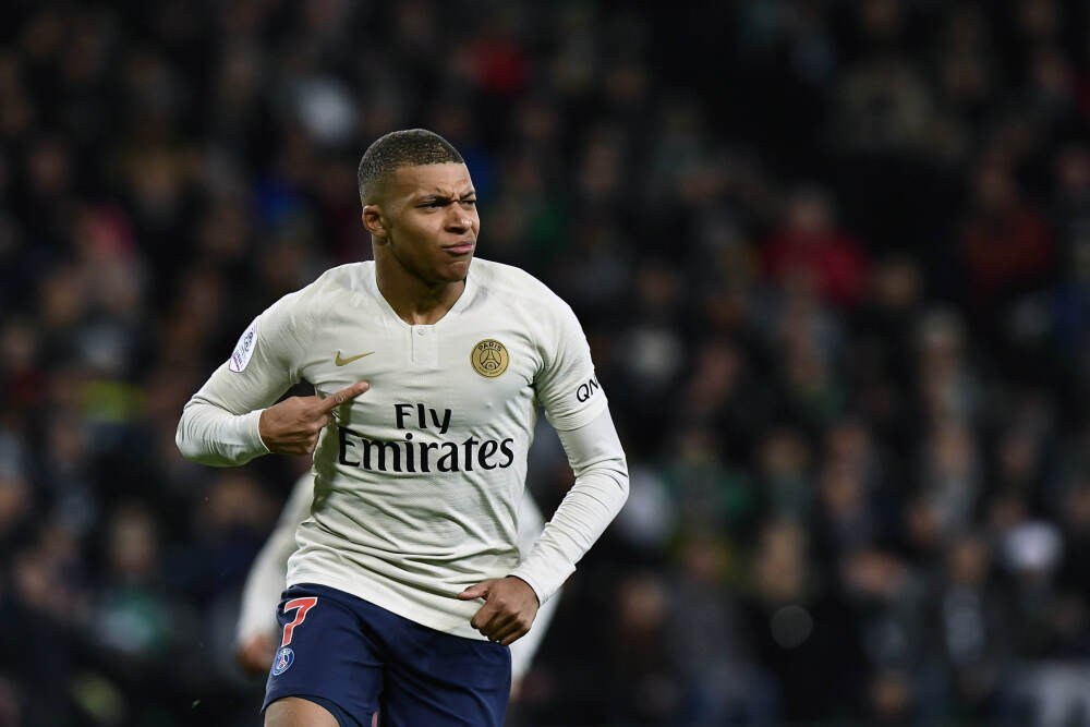 英格兰第七级联赛的球场最近火了放在职业联赛里也毫不逊色